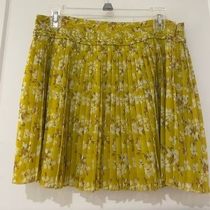 American Eagle Outfitters yellow floral pleated skirt